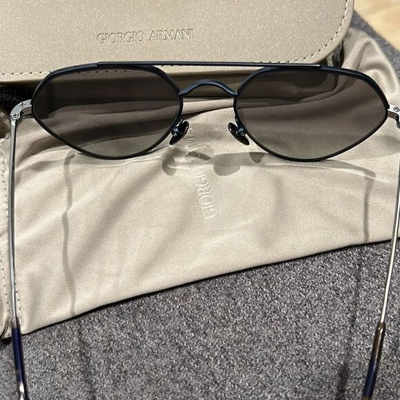 Giorgio Armani sunglasses - Picture 3 of 5